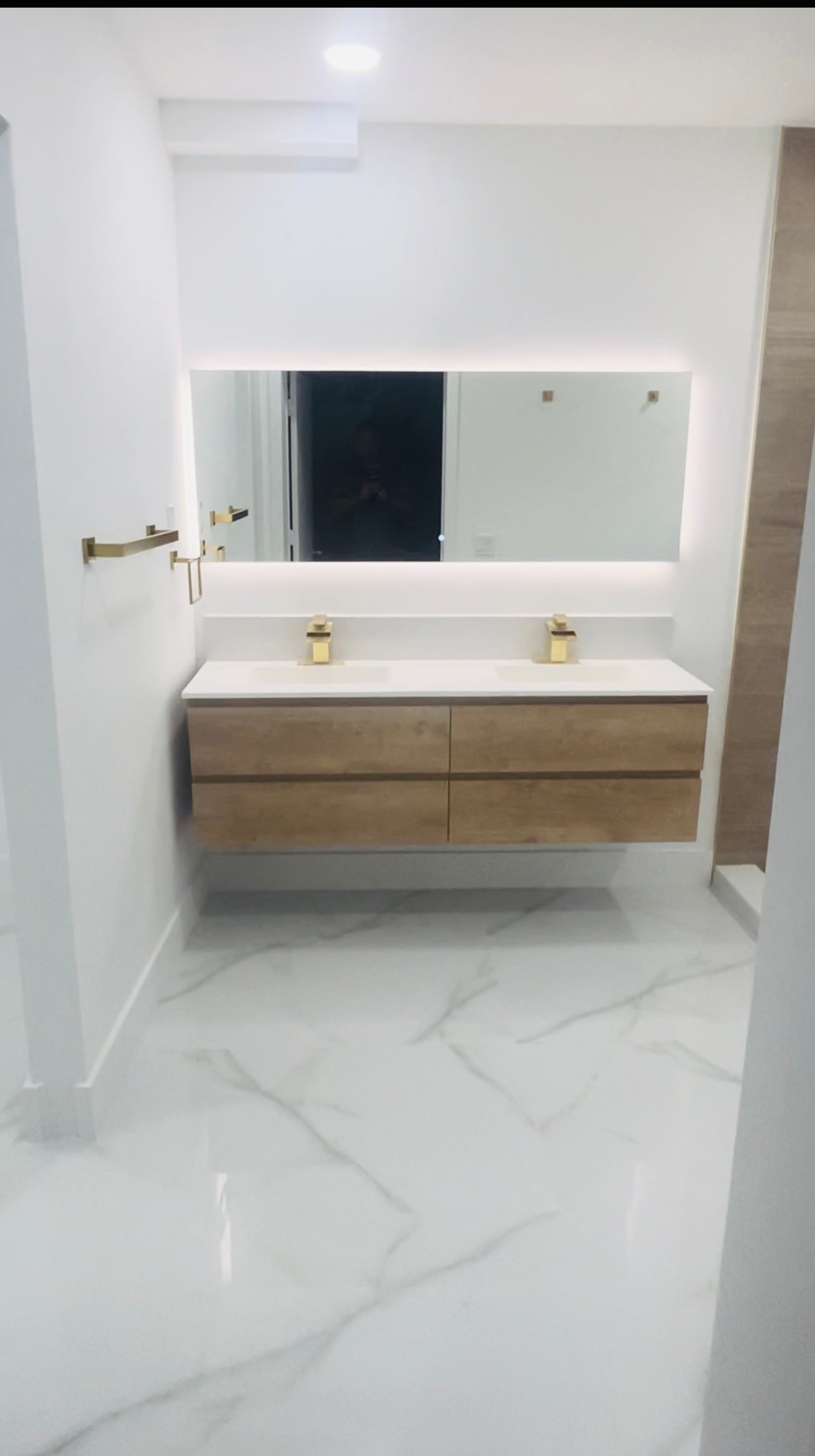 Pasadena Single Vanity Cabinet with Onix Ceramic Basin Included