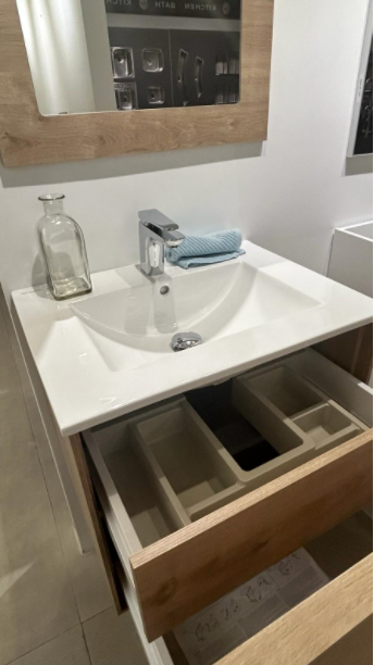 Berlin Single Vanity Cabinet Oak with Onix Basin