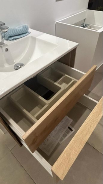 Berlin Single Vanity Cabinet Oak with Onix Basin